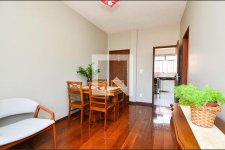 Sala de estar de apartamento à venda com 2 quartos, 60m² em Sagrada Família, Belo Horizonte