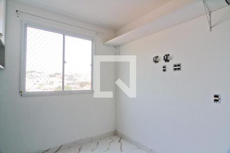 Quarto 2 de apartamento para alugar com 2 quartos, 41m² em Vila Zat, São Paulo