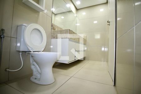 Banheiro do Quarto 1 de casa para alugar com 3 quartos, 90m² em Piatã, Salvador