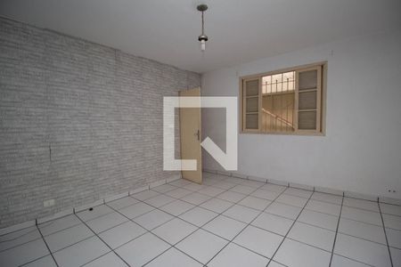 Quarto 1 de casa para alugar com 2 quartos, 80m² em Vila Iório, São Paulo