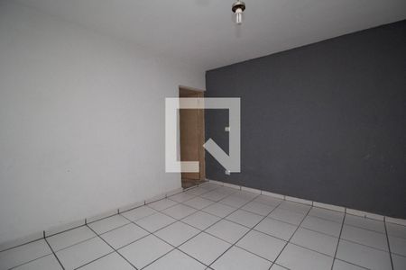 Quarto 1 de casa para alugar com 2 quartos, 80m² em Vila Iório, São Paulo