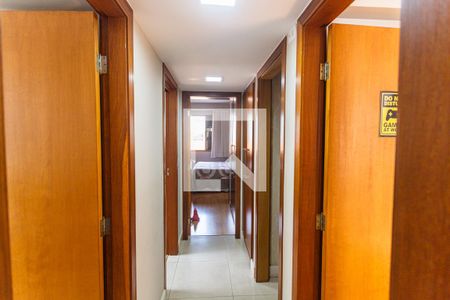 Corredor de apartamento para alugar com 4 quartos, 145m² em União, Belo Horizonte