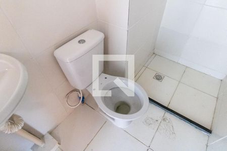 Banheiro de apartamento para alugar com 2 quartos, 48m² em Guaratiba, Rio de Janeiro