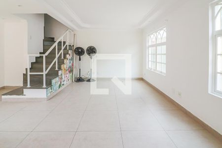 Sala de casa de condomínio para alugar com 3 quartos, 140m² em Vila Antônio, São Paulo