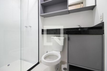 Banheiro de kitnet/studio para alugar com 1 quarto, 27m² em Pinheiros, São Paulo