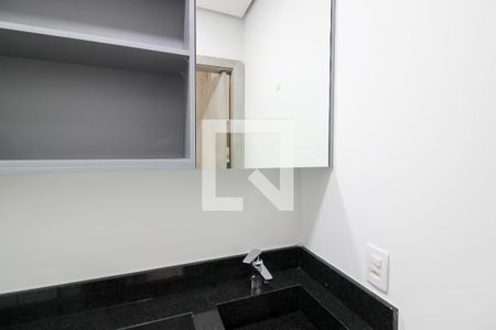 Banheiro de kitnet/studio para alugar com 1 quarto, 27m² em Pinheiros, São Paulo