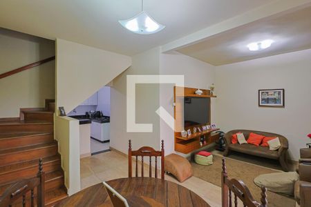 Sala de casa à venda com 3 quartos, 181m² em Madre Gertrudes, Belo Horizonte