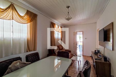 Casa à venda com 120m², 3 quartos e 2 vagasSala