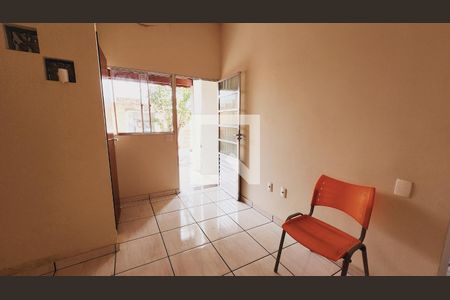 Casa à venda com 250m², 4 quartos e 2 vagas Casa à venda com 250m², 4 quartos e 2 vagasEdícula