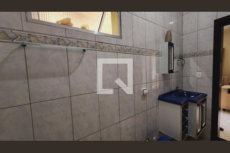 Casa à venda com 250m², 4 quartos e 2 vagas Casa à venda com 250m², 4 quartos e 2 vagasBanheiro