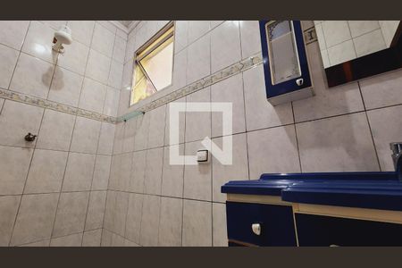 Casa à venda com 250m², 4 quartos e 2 vagas Casa à venda com 250m², 4 quartos e 2 vagasBanheiro