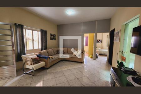 Casa à venda com 250m², 4 quartos e 2 vagas Casa à venda com 250m², 4 quartos e 2 vagasSala