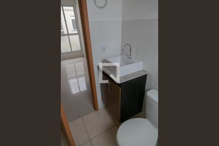 Banheiro de apartamento à venda com 2 quartos, 48m² em Cavalhada, Porto Alegre