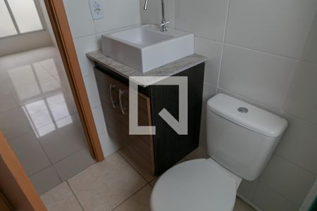 Banheiro de apartamento à venda com 2 quartos, 48m² em Cavalhada, Porto Alegre