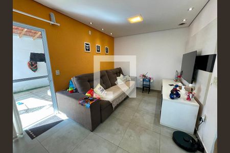 Sala de casa de condomínio à venda com 3 quartos, 103m² em Tulipas, Jundiaí