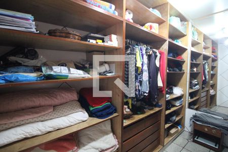 Closet da suíte de casa para alugar com 3 quartos, 300m² em Jardim Ipanema (zona Sul), São Paulo