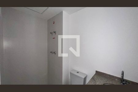 Banheiro de kitnet/studio para alugar com 1 quarto, 25m² em Pinheiros, São Paulo