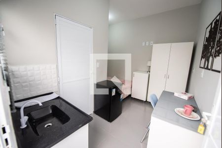 Sala/Cozinha de kitnet/studio para alugar com 1 quarto, 14m² em Chacara do Visconde, Taubaté