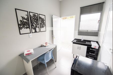 Sala/Cozinha de kitnet/studio para alugar com 1 quarto, 14m² em Chacara do Visconde, Taubaté