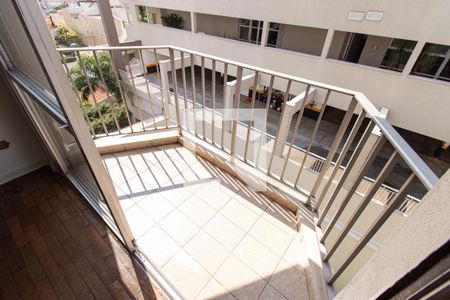 Varanda  de apartamento à venda com 3 quartos, 86m² em Vila Firmiano Pinto, São Paulo