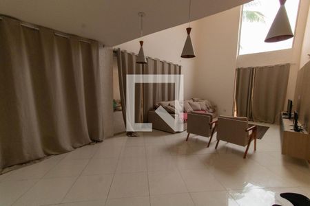 Sala de casa à venda com 7 quartos, 600m² em Piratininga, Niterói