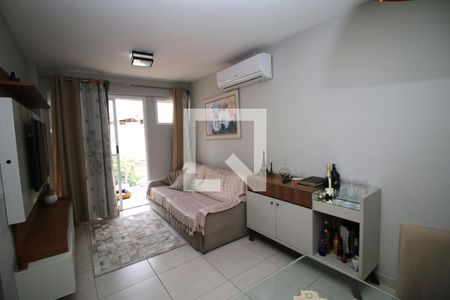 Sala de apartamento à venda com 3 quartos, 66m² em Olaria, Rio de Janeiro