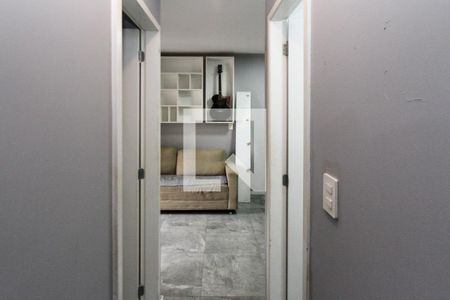 Corredor de apartamento para alugar com 2 quartos, 45m² em Vila Antonieta, São Paulo