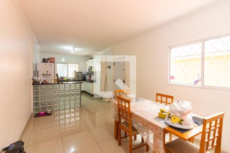 Casa à venda com 240m², 4 quartos e 4 vagas Casa à venda com 240m², 4 quartos e 4 vagasCozinha