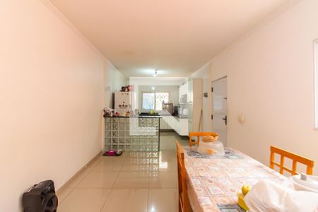 Casa à venda com 240m², 4 quartos e 4 vagas Casa à venda com 240m², 4 quartos e 4 vagasCozinha