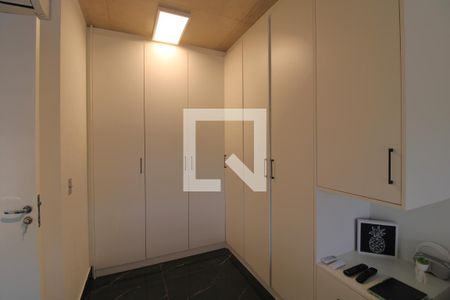 Armários  de apartamento à venda com 2 quartos, 160m² em Usina Piratininga, São Paulo