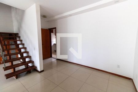 Sala de casa de condomínio à venda com 3 quartos, 180m² em Camboinhas, Niterói