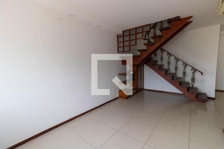 Sala de casa de condomínio à venda com 3 quartos, 180m² em Camboinhas, Niterói