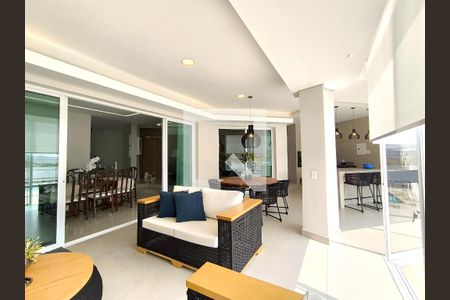 Casa de condomínio à venda com 452m², 3 quartos e 4 vagas Casa de condomínio à venda com 452m², 3 quartos e 4 vagasÁrea comum