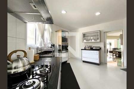 Casa de condomínio à venda com 452m², 3 quartos e 4 vagas Casa de condomínio à venda com 452m², 3 quartos e 4 vagasCozinha