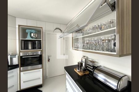 Casa de condomínio à venda com 452m², 3 quartos e 4 vagas Casa de condomínio à venda com 452m², 3 quartos e 4 vagasCozinha