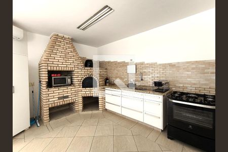 Casa de condomínio à venda com 452m², 3 quartos e 4 vagas Casa de condomínio à venda com 452m², 3 quartos e 4 vagasÁrea comum