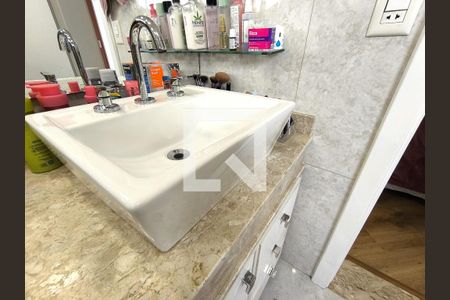 Casa de condomínio à venda com 452m², 3 quartos e 4 vagas Casa de condomínio à venda com 452m², 3 quartos e 4 vagasSuíte