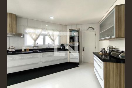 Casa de condomínio à venda com 452m², 3 quartos e 4 vagas Casa de condomínio à venda com 452m², 3 quartos e 4 vagasCozinha