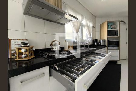 Casa de condomínio à venda com 452m², 3 quartos e 4 vagas Casa de condomínio à venda com 452m², 3 quartos e 4 vagasCozinha