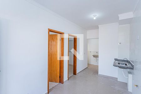 Sala e cozinha de apartamento para alugar com 2 quartos, 40m² em Jardim Mangalot, São Paulo