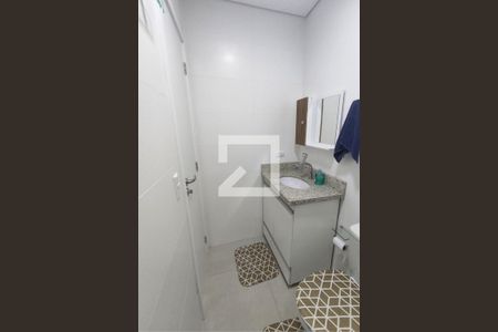 Banheiro de apartamento para alugar com 1 quarto, 29m² em Centro, Curitiba