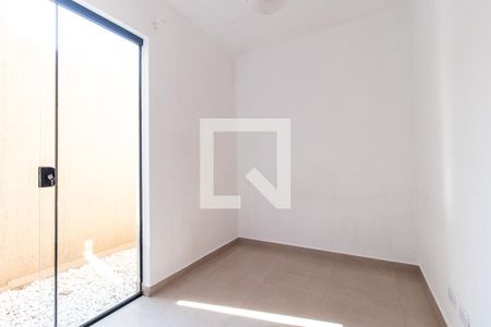 Quarto 1 de apartamento para alugar com 2 quartos, 48m² em Cruzeiro, São José dos Pinhais