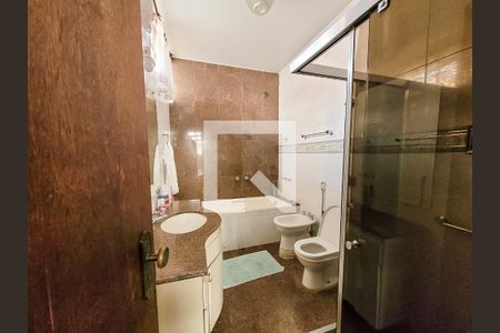 Quarto 2 Banheiro de casa à venda com 3 quartos, 256m² em Santo Antônio, Belo Horizonte