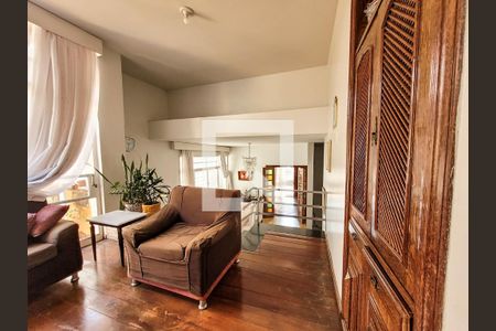 Sala de casa à venda com 3 quartos, 256m² em Santo Antônio, Belo Horizonte