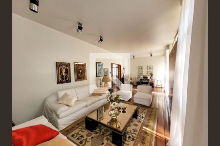 Sala de casa à venda com 3 quartos, 256m² em Santo Antônio, Belo Horizonte