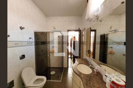 Quarto 2 Banheiro de casa à venda com 3 quartos, 256m² em Santo Antônio, Belo Horizonte