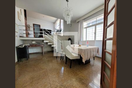 Sala de casa à venda com 3 quartos, 256m² em Santo Antônio, Belo Horizonte