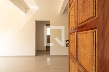 Sala de apartamento para alugar com 2 quartos, 72m² em Maria Auxiliadora, Embu das Artes