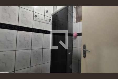 Banheiro  de apartamento à venda com 2 quartos, 41m² em Centro, Contagem