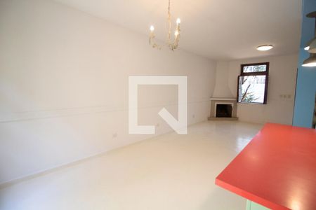 Sala de casa à venda com 2 quartos, 140m² em Pinheiros, São Paulo